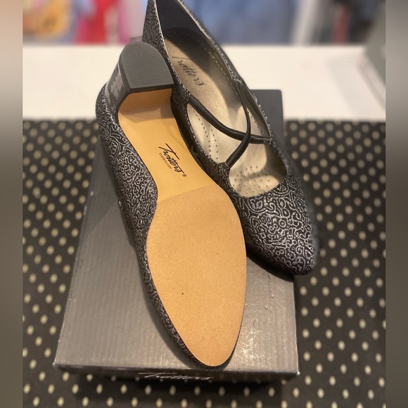 TROTTERS LADIES HEEL - Picture 7 of 8